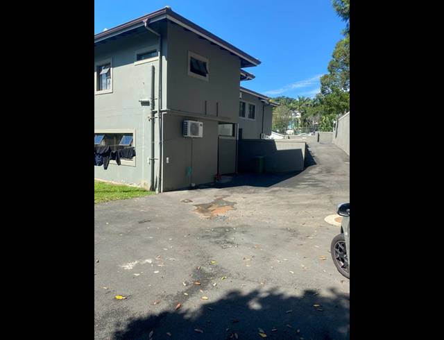 3 BEDROOM TOWNHOUSE FOR SALE IN BEVERLEY HILLS